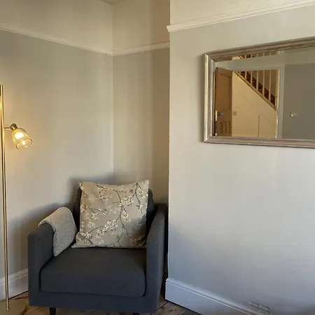 Harmonious Family In Westbury-on-trym Дом отдыха