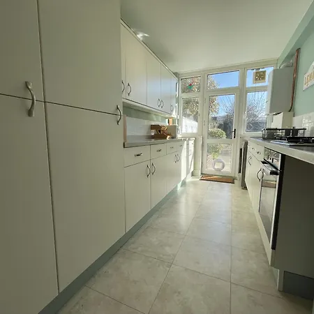 Дом отдыха Harmonious Family In Westbury-on-trym *