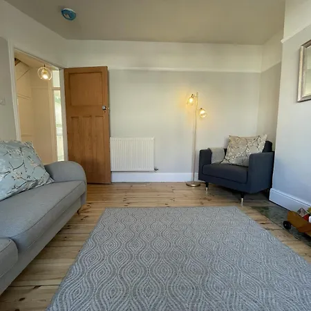 Nyaraló Harmonious Family In Westbury-on-trym *