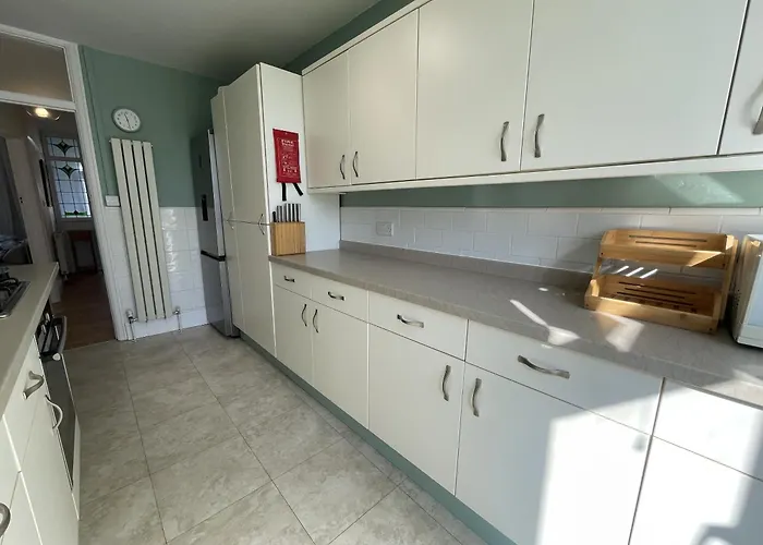 Harmonious Family In Westbury-on-trym Semesterbostad *